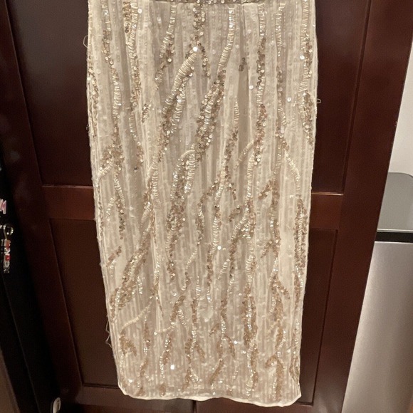 MAC DUGGAL 93591 SEQUINED V-NECK FLUTTER SLEEVE TEA LENGTH OYSTER SHEAT DRESS 4 - Picture 6 of 11